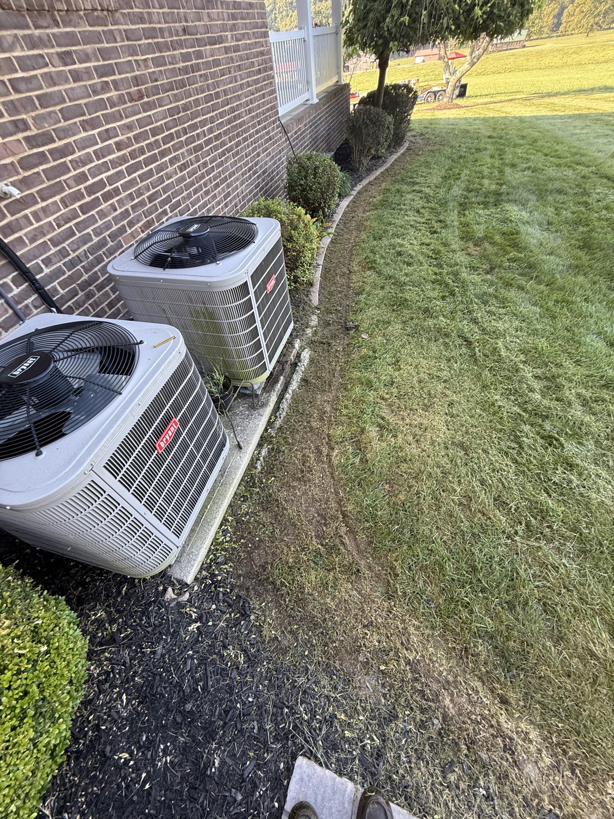 Continuous curbing along a planting bed beside the home